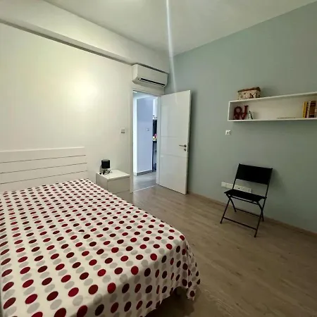 Sophisticated 2br With Pool & Terrace Views Apartment *