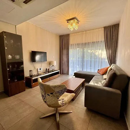 Sophisticated 2br With Pool & Terrace Views Apartment *