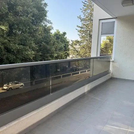 Sophisticated 2br With Pool & Terrace Views Limassol
