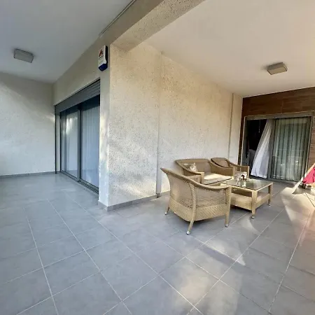 Sophisticated 2br With Pool & Terrace Views Διαμέρισμα Λεμεσός